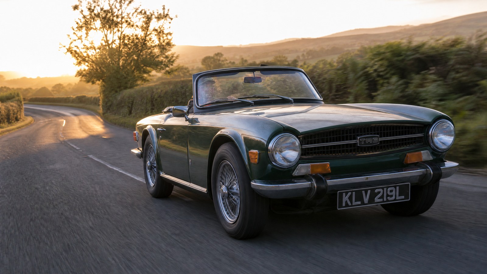 01_triumph_tr6_cruising_overdrive