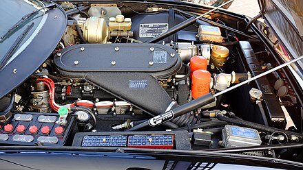 1973_Ferrari_365GTB4_Daytona_Engine_Compartment