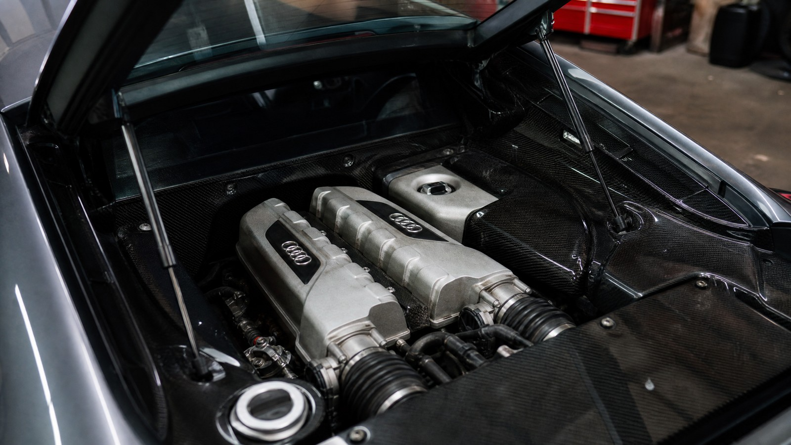 audi_r8_02_v10_engine_web