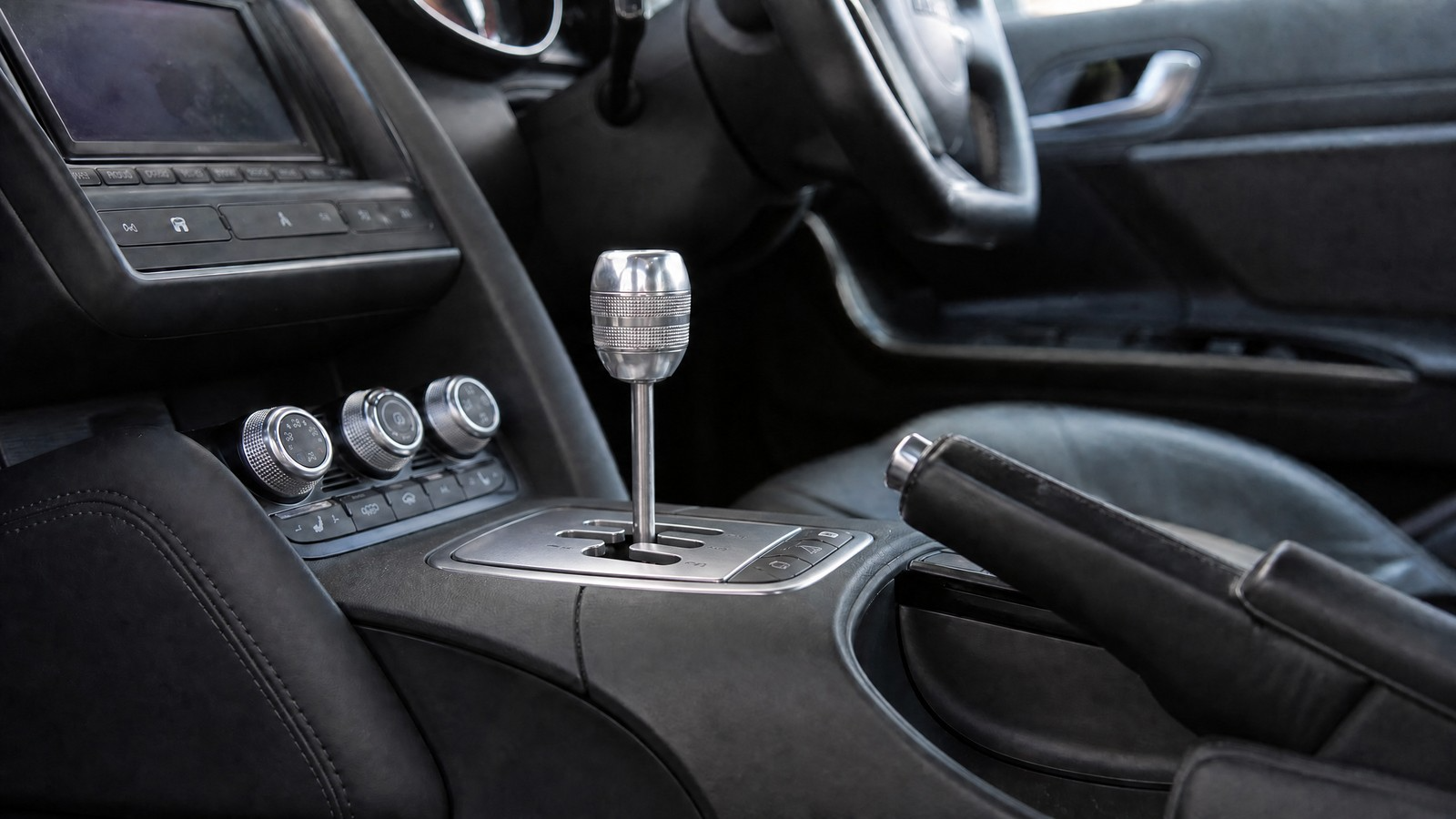 audi_r8_04_gated_manual_web