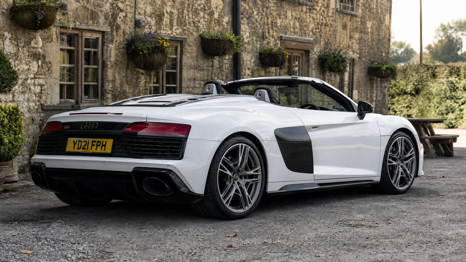audi_r8_05_spyder_pub_web