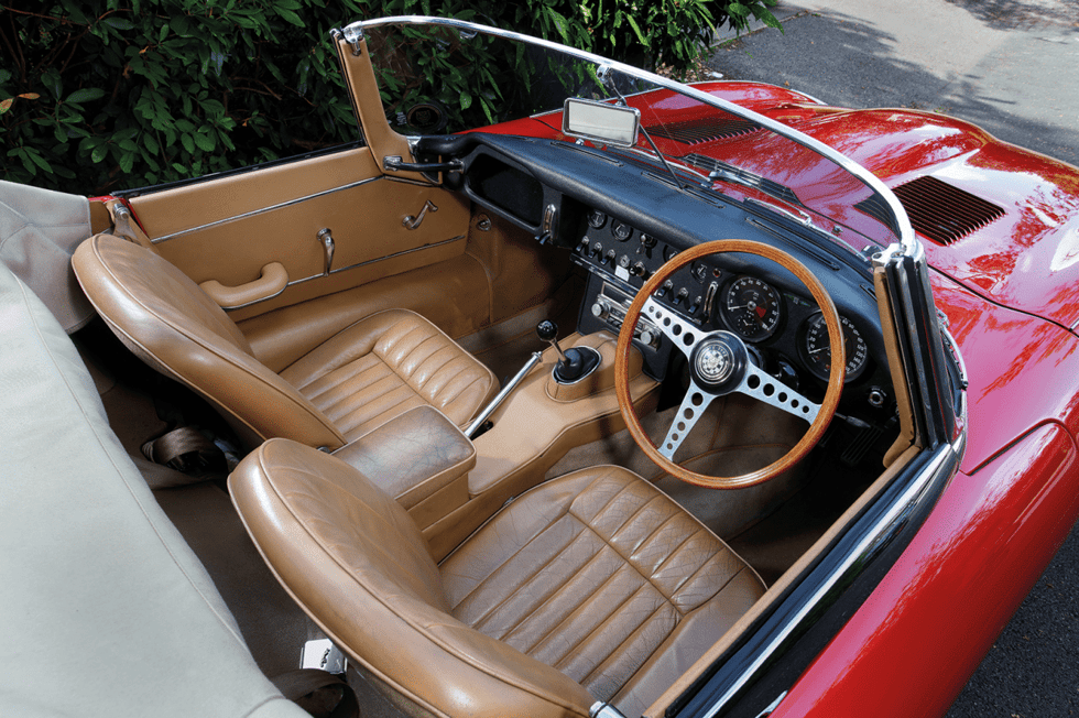 classic_and_sports_car_buyers_guide_jaguar_e-type_s1_JM_interior-2