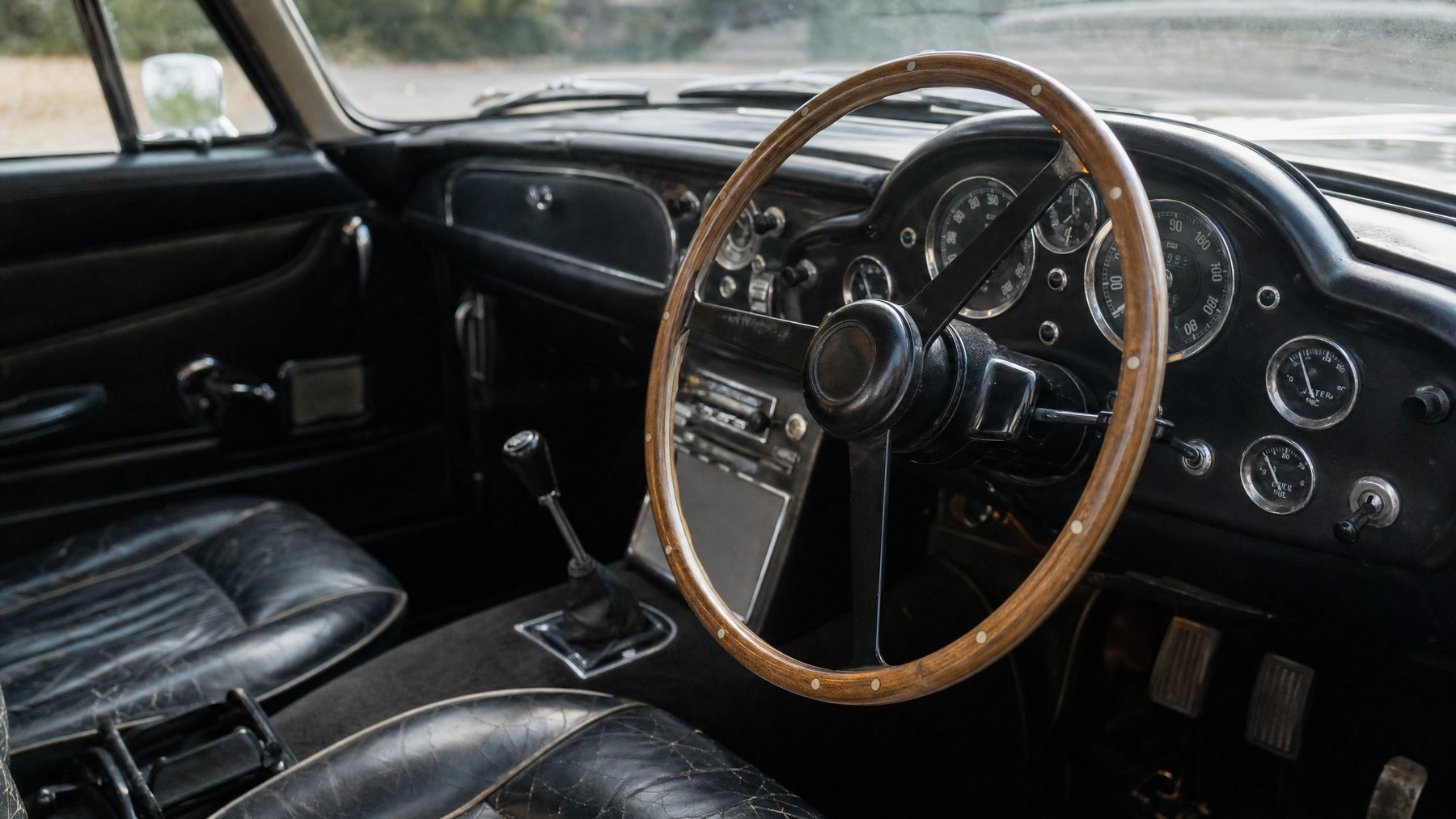 db5_interior_patina