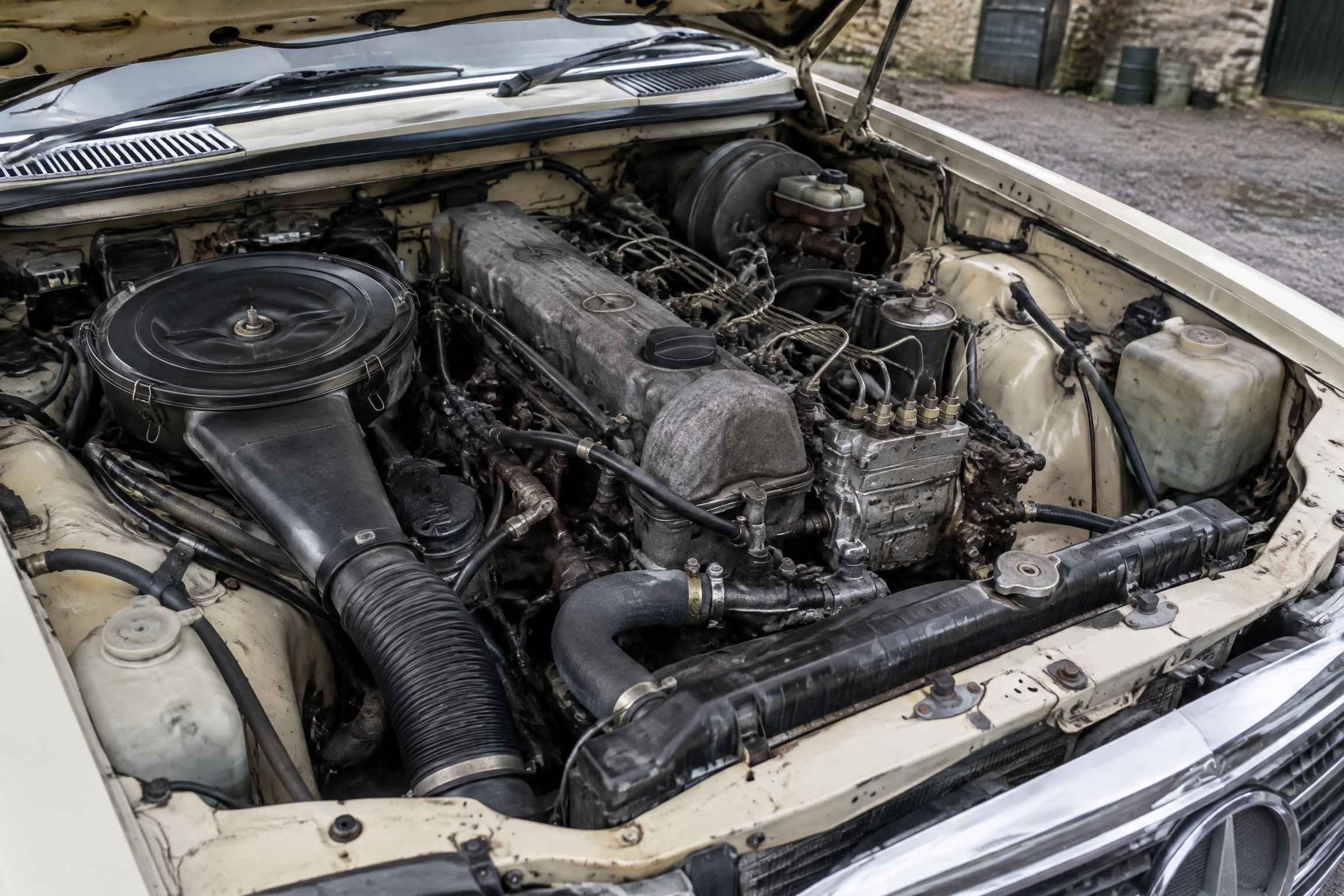 mercedes_om617_w123