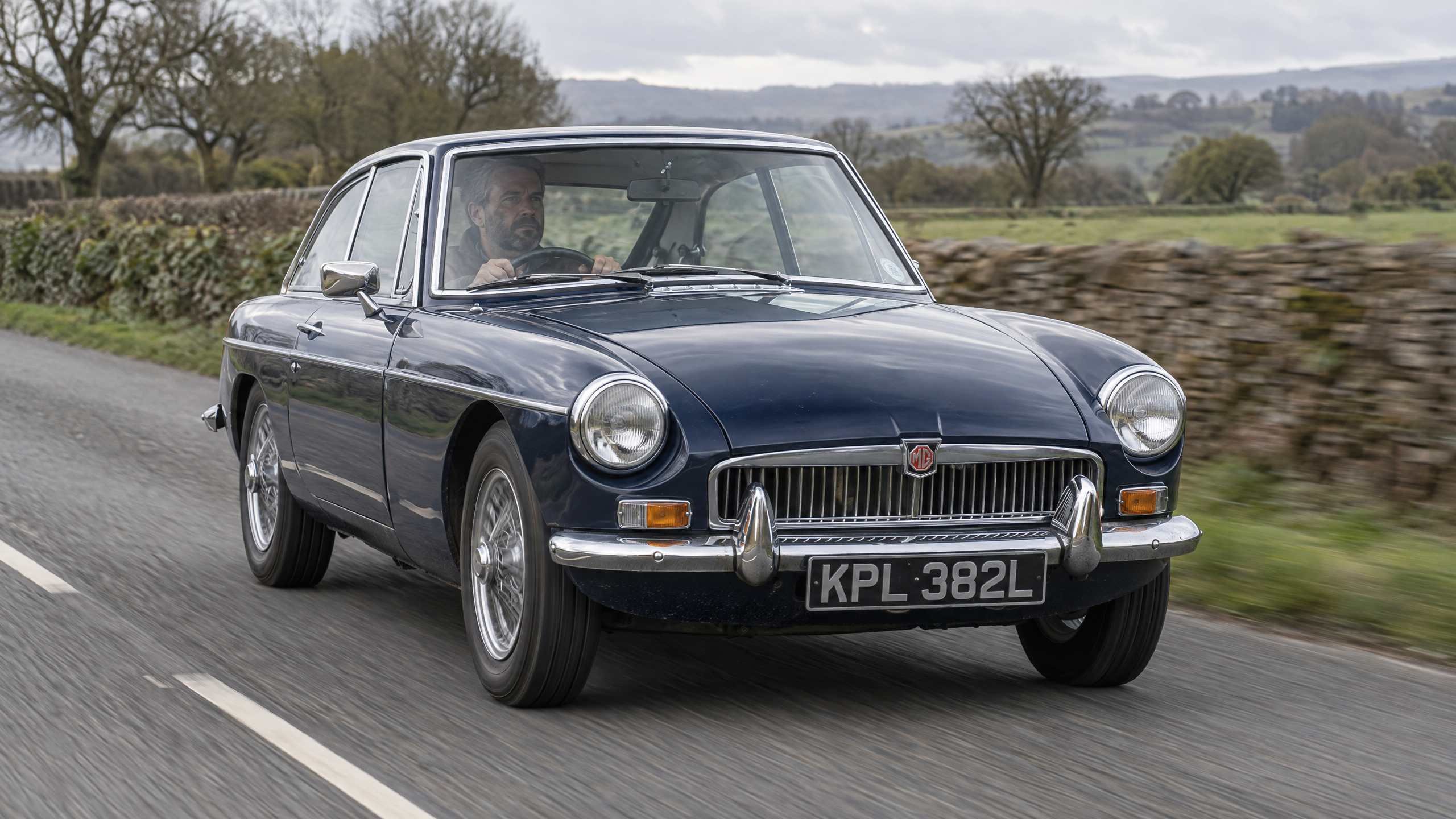 mgb_gt_straight_road
