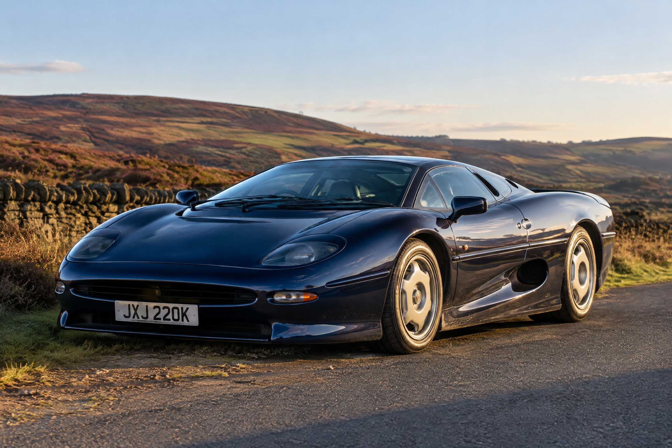 xj220-01-hero
